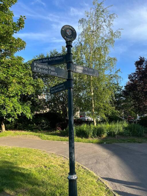 Wee Toad Hole Heart Of Kendal - Cottage Sleeps 4-6 - Dogs Welcome ภายนอก รูปภาพ