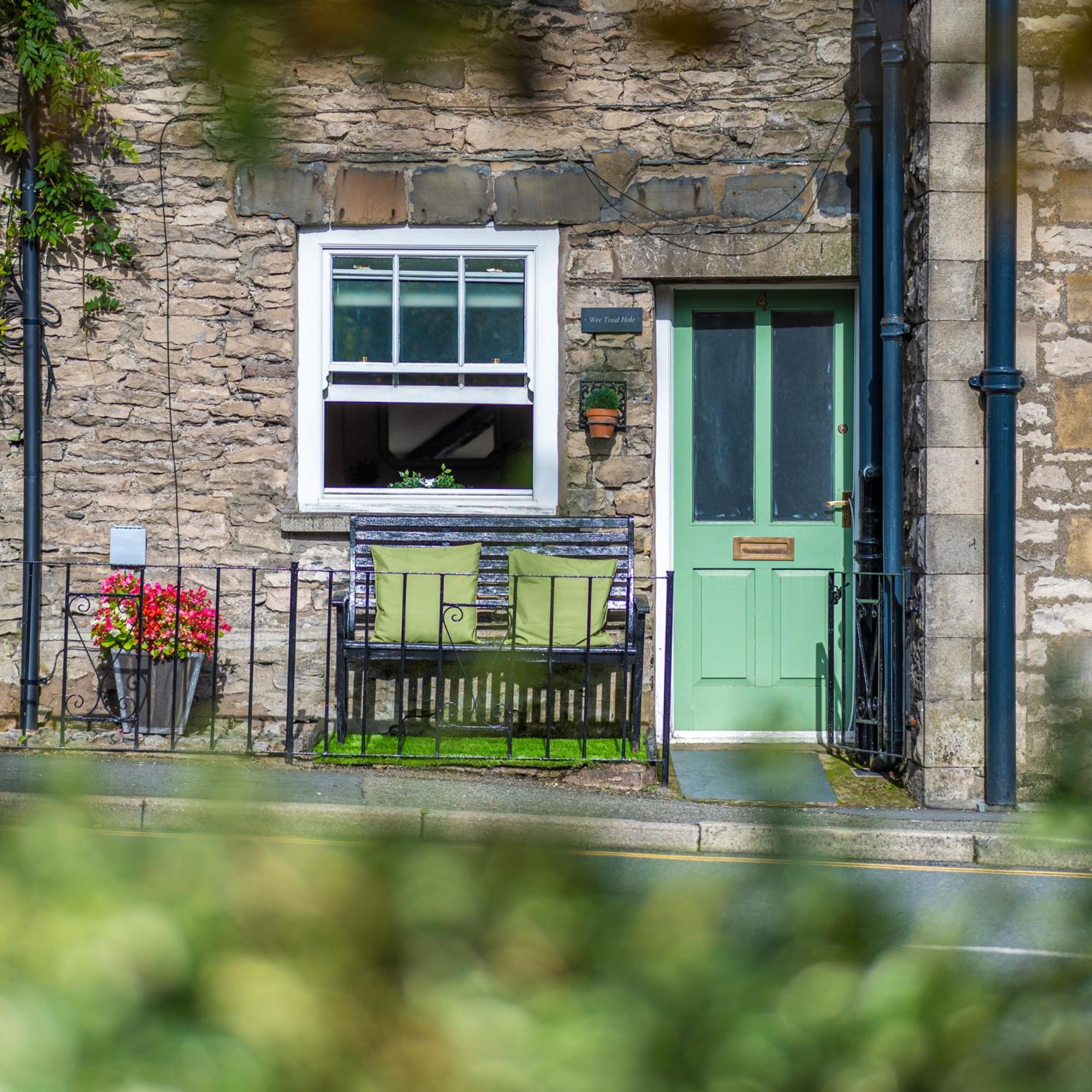 Wee Toad Hole Heart Of Kendal - Cottage Sleeps 4-6 - Dogs Welcome ภายนอก รูปภาพ